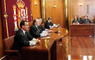 Mesa que preside la toma de posesión del nuevo presidente de la Audiencia Provincial